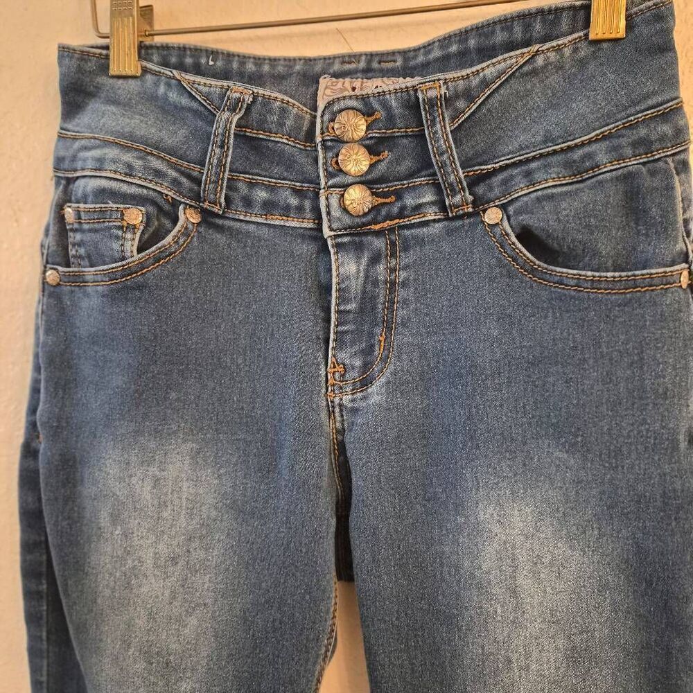 Sexy Low-rise UND Stretch Jeans w/ Flirty Waist Details: Feminine Flattering Fit - Picture 3 of 8